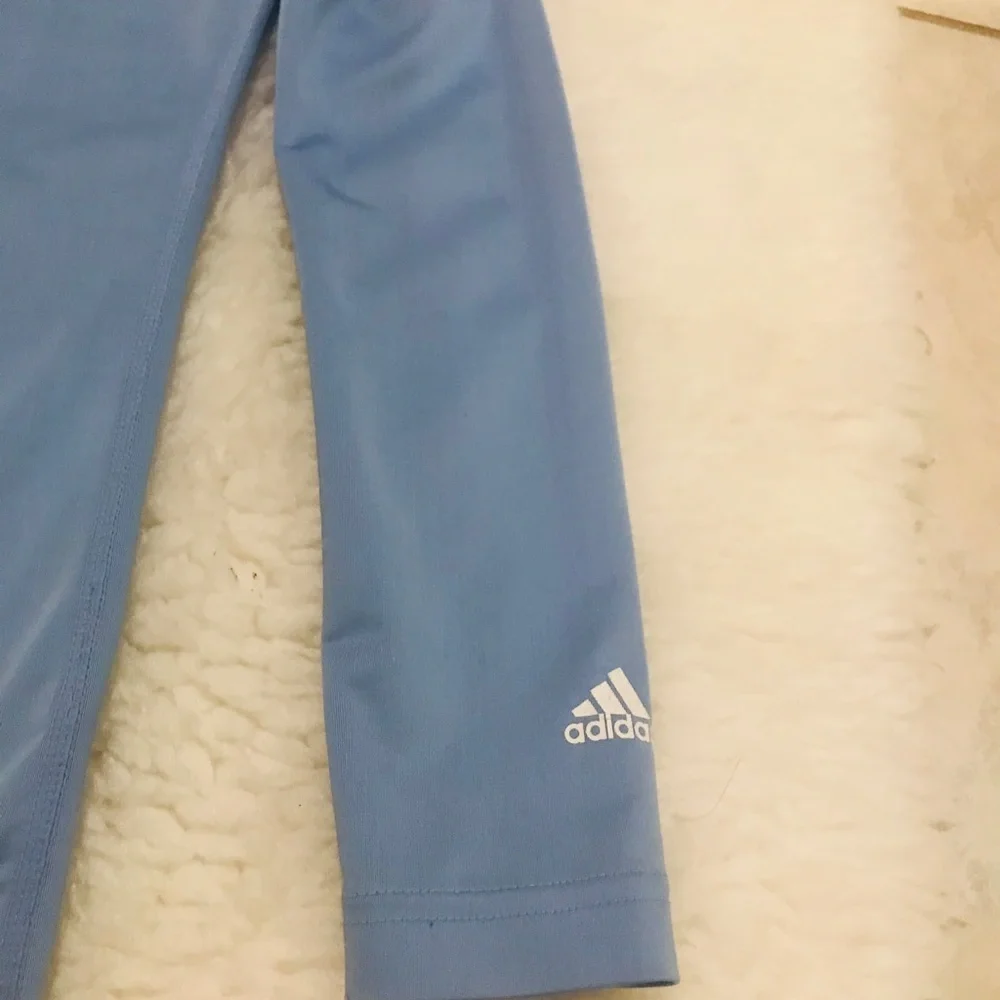 Adidas Women’s Training shirt size S-M - Picture 2 of 6